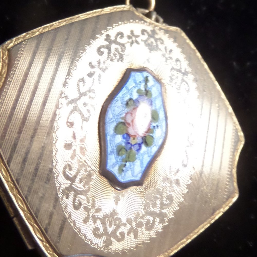 R & G ART DECO  LA mode WHITE GOLD PLATE GUILLOCHE ENAMEL COMPACT 1920-30'S